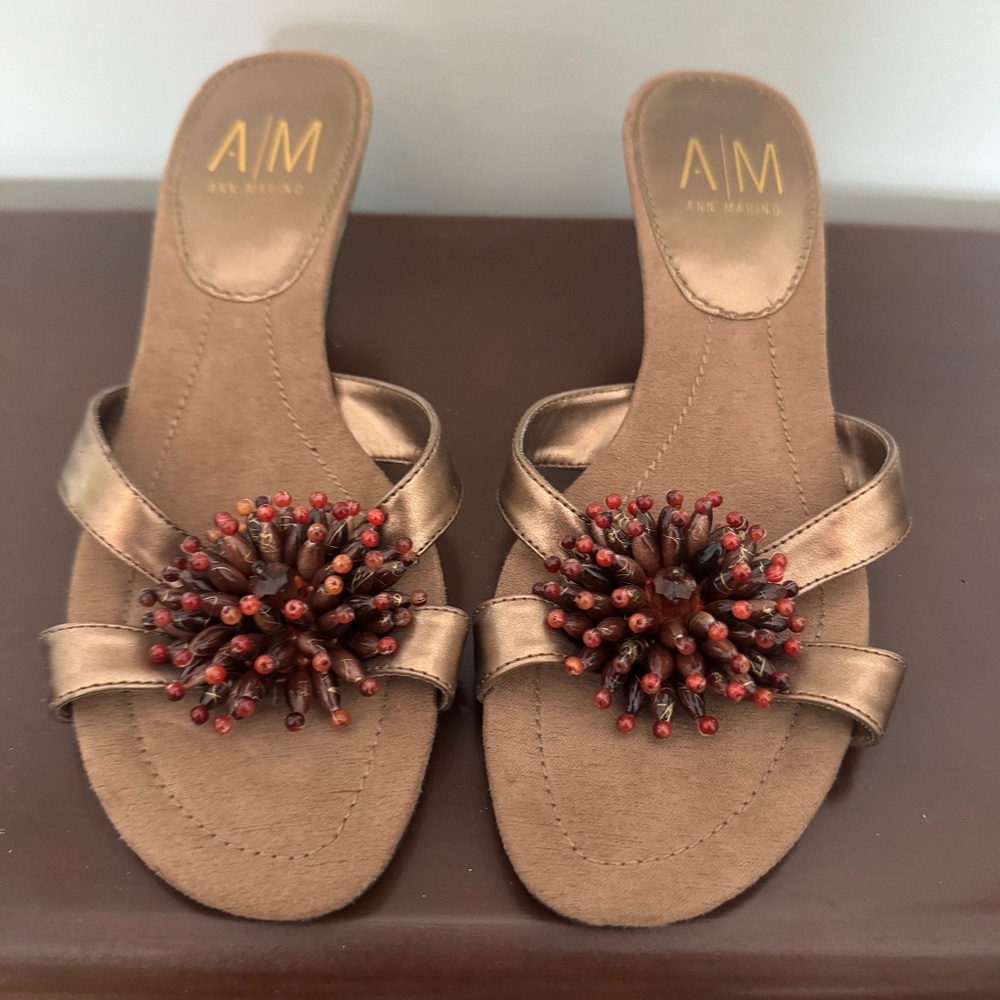 A/M Ladies beaded toe slides size 9